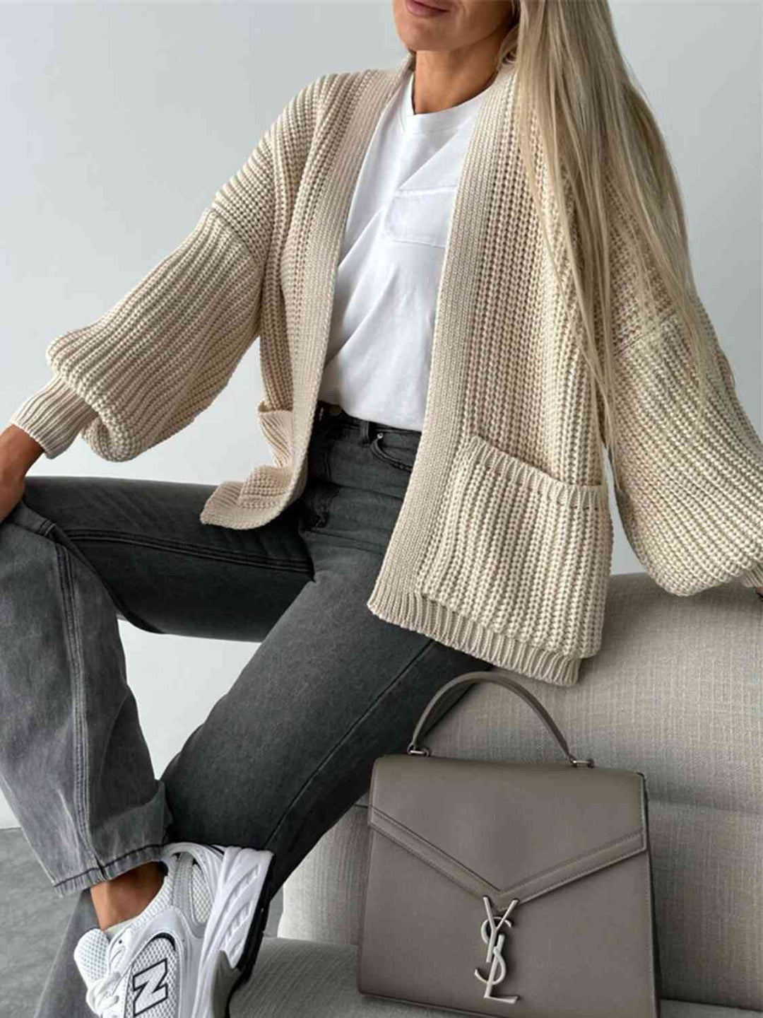Cardigan Aperto con Spalle Cadenti per uno Stile Informale e Chic