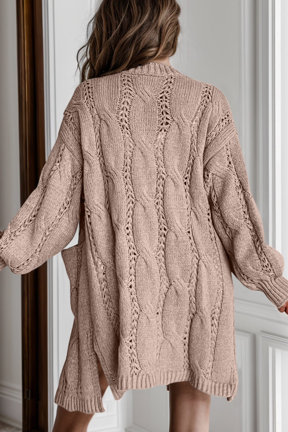 Cardigan Comodo in Maglia Cable con Spacco per uno Stile Informale