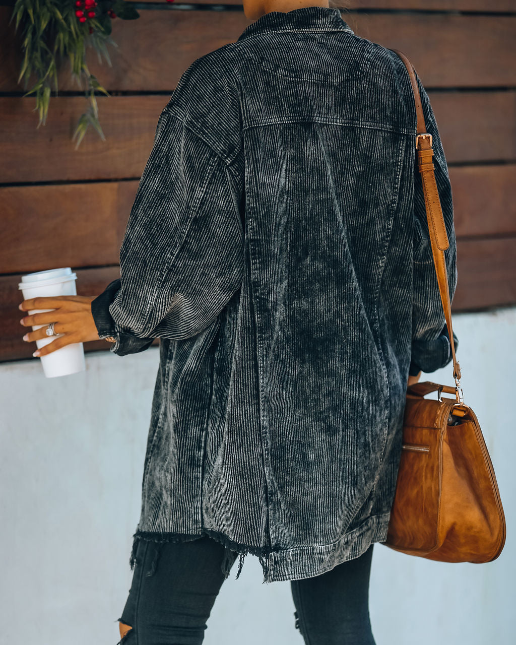 Giacca Shacket in Velluto a Coste Nero per Donna - Stile Consumato con Cintura