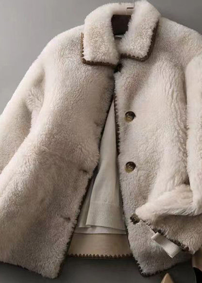 Cappotto Beige Fitted con Collo Peter Pan e Tasche per l'Inverno