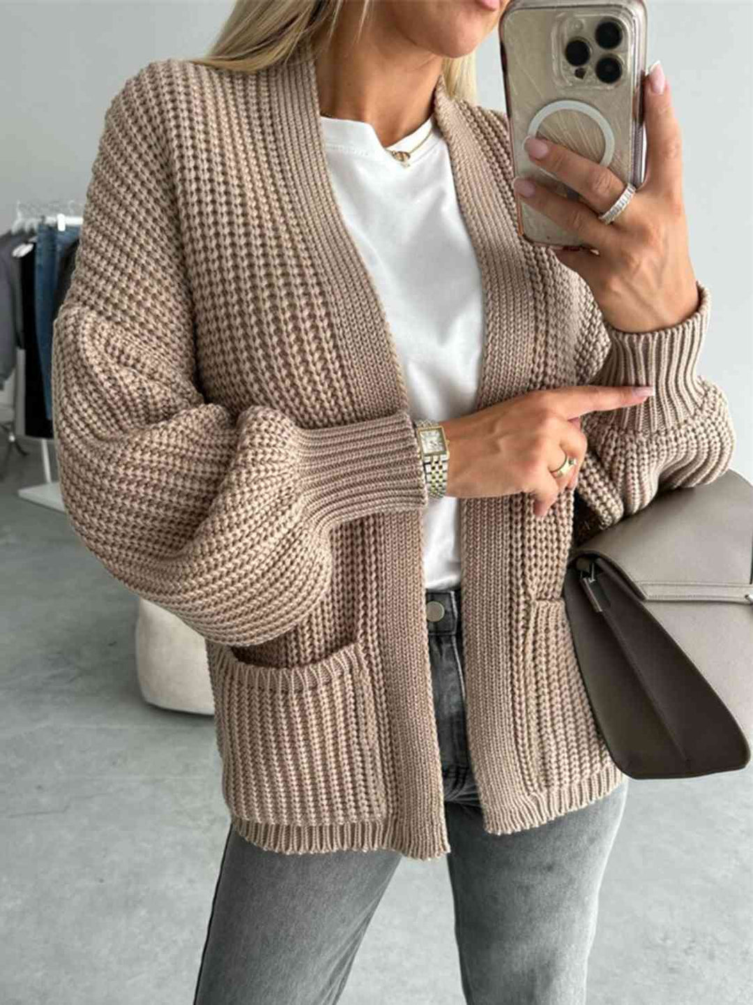 Cardigan Aperto con Spalle Cadenti per uno Stile Informale e Chic