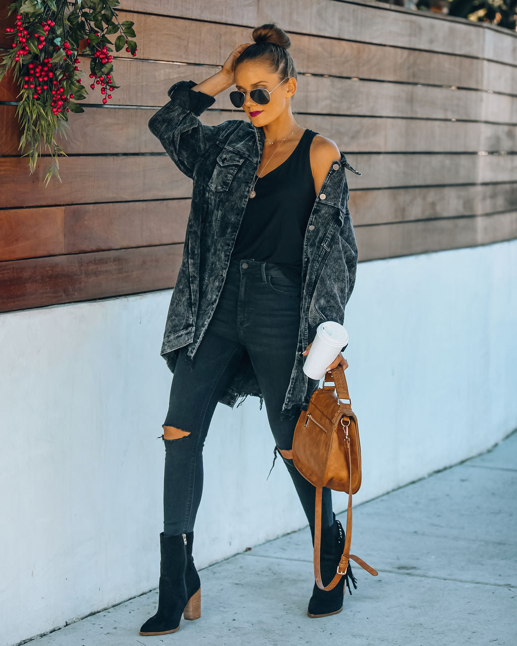 Giacca Shacket in Velluto a Coste Nero per Donna - Stile Consumato con Cintura