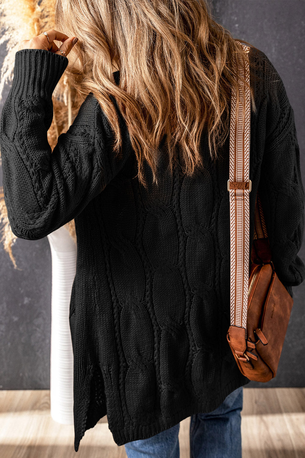 Cardigan Comodo in Maglia Cable con Spacco per uno Stile Informale