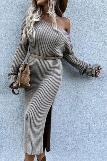 Vestito Elegante con Collo Obliquo e Spacco Laterale – Stile Unico